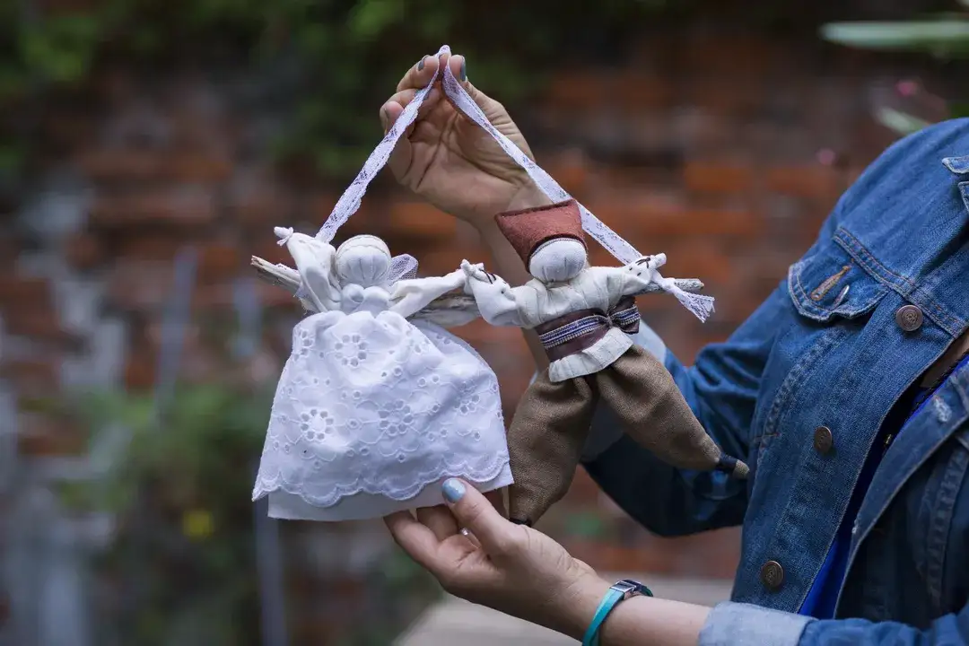 Motanki jak zrobić: Jak samodzielnie wykonać tradycyjne lalki motanki