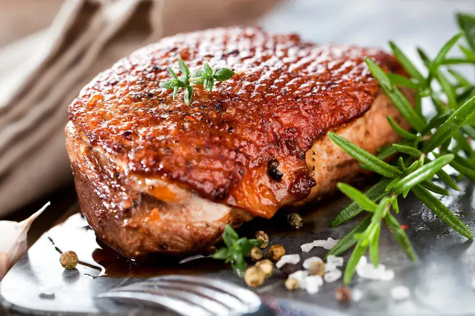 Jak długo piec pierś z kaczki w piekarniku, by była idealna?