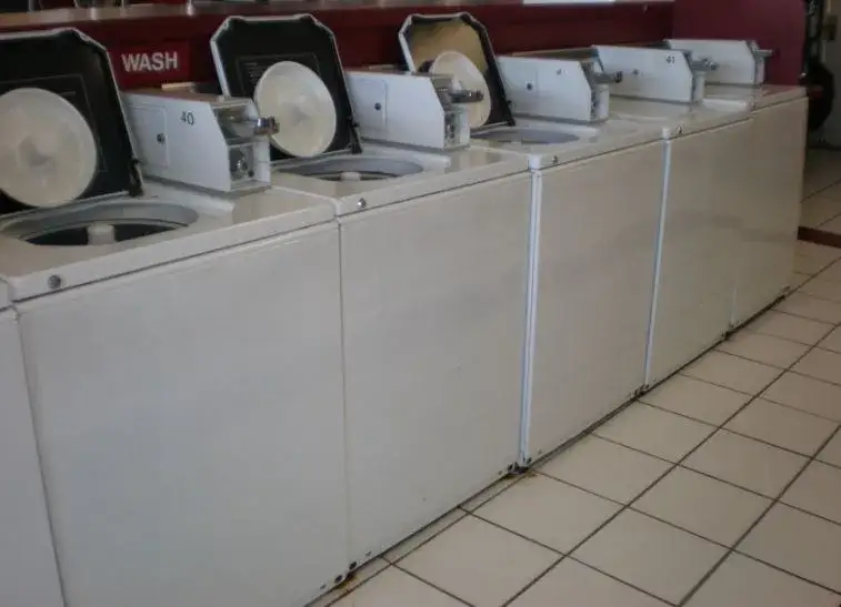 Pralka ładowana od góry czy z przodu – co mówią użytkownicy forum?