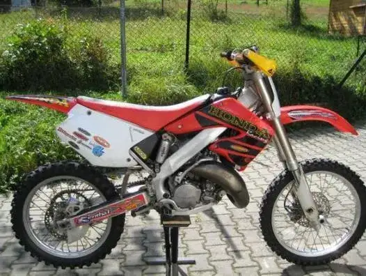 Honda CR 125 ile ma koni? Sprawdź moc i osiągi tego motocykla