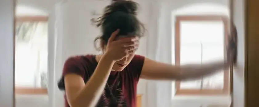 Czy przy depresji są zawroty głowy? Sprawdź, co może zaskakiwać