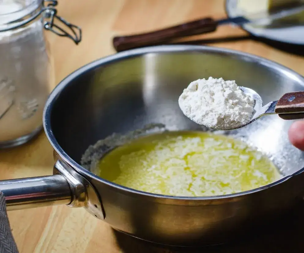 Perfekcyjna zasmażka do zupy? Poznaj triki na gładką konsystencję!