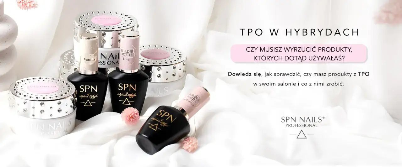 Produkty SPN Nails z TPO w kosmetykach. Eleganckie buteleczki i słoiczki z brokatem zachęcają do sprawdzenia składu.