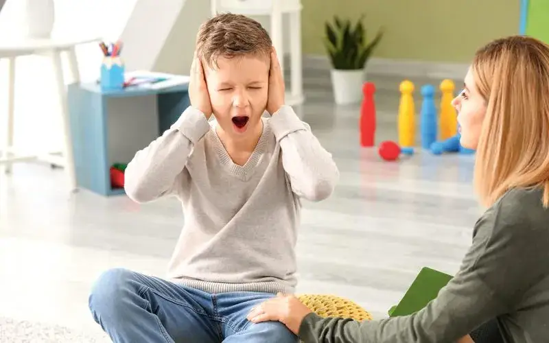 Ile wynosi zasiłek na dziecko z autyzmem? Sprawdź, co przysługuje