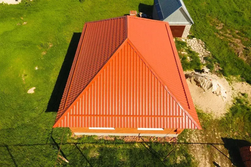 Jak zbudować dach kopertowy na altanie? Przewodnik krok po kroku