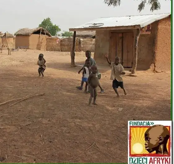 Duże brzuchy u dzieci w Afryce: To nie sytość, lecz głód i choroby.