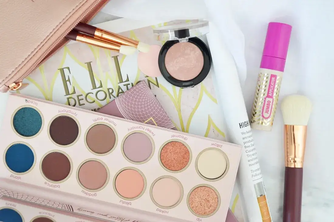 Do czego jest korektor? Odkryj jego zastosowanie w makijażu i edycji tekstów