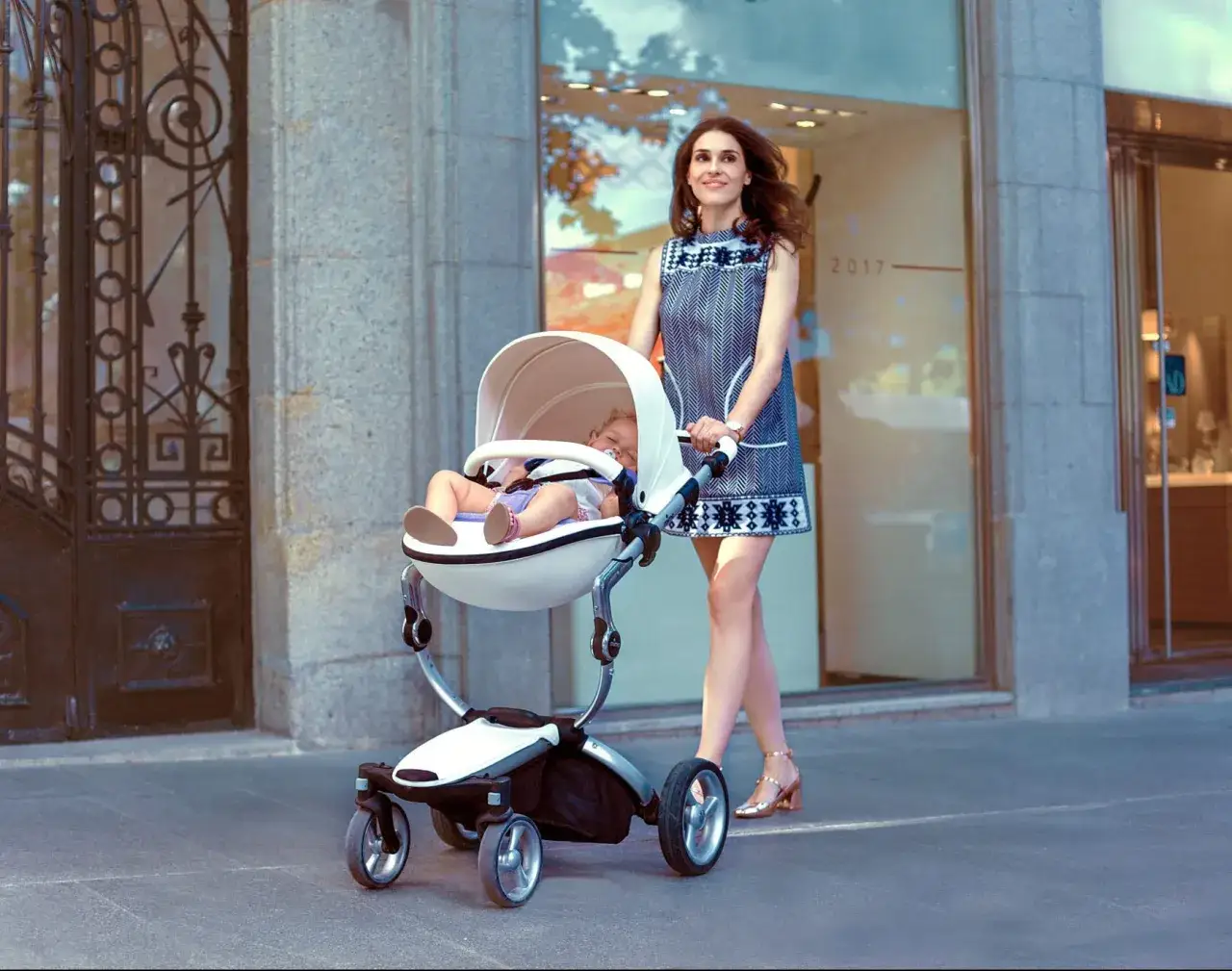 Wózek dziecięcy zabawka - idealne modele dla kreatywnych maluchów