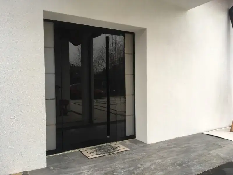 Najnowsze trendy w drzwiach szklanych wejściowych na nadchodzące sezony