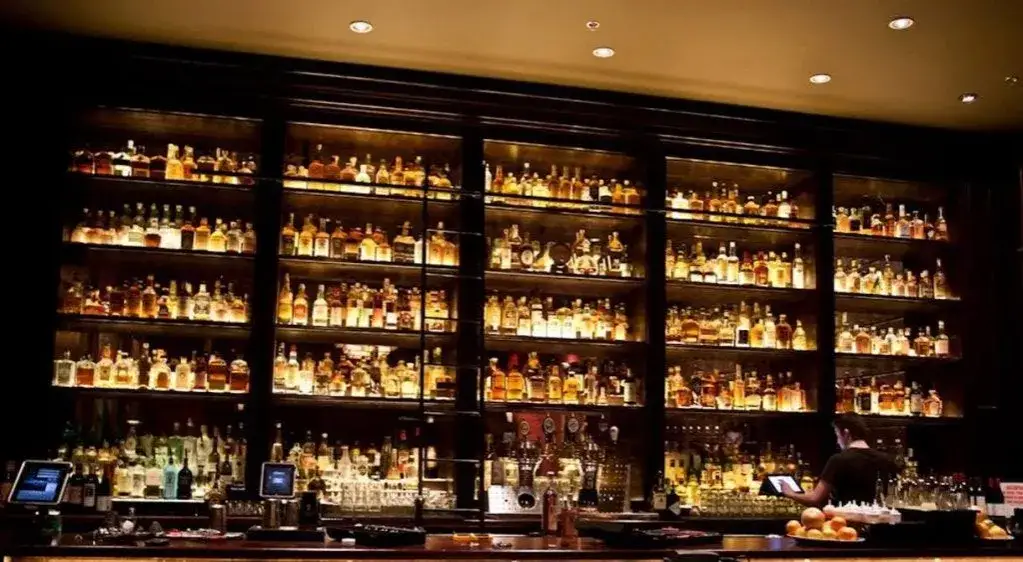 Najlepsza whisky - odkryj wyjątkowe smaki i niezapomniane doznania