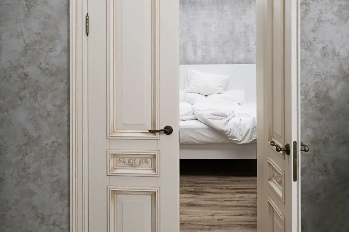 Jakie klamki do białych drzwi? Wybierz styl i jakość!