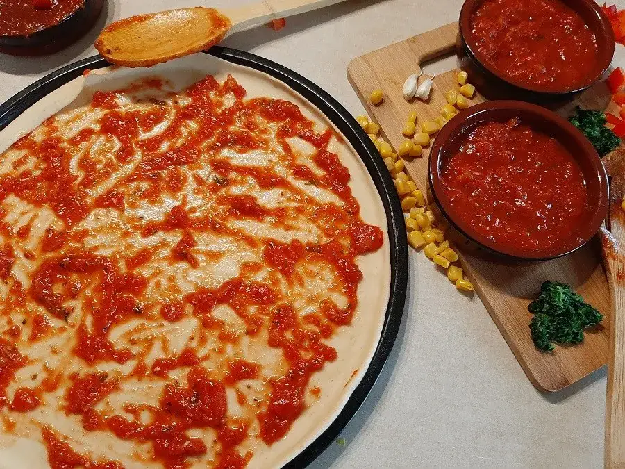 Jak zrobić sos pomidorowy do pizzy, który zachwyci każdego smakosza