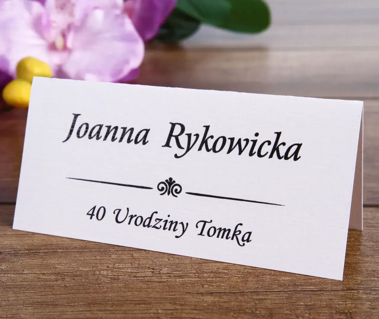 Gdzie kupić winietki na stół? Sprawdź najlepsze opcje i ceny