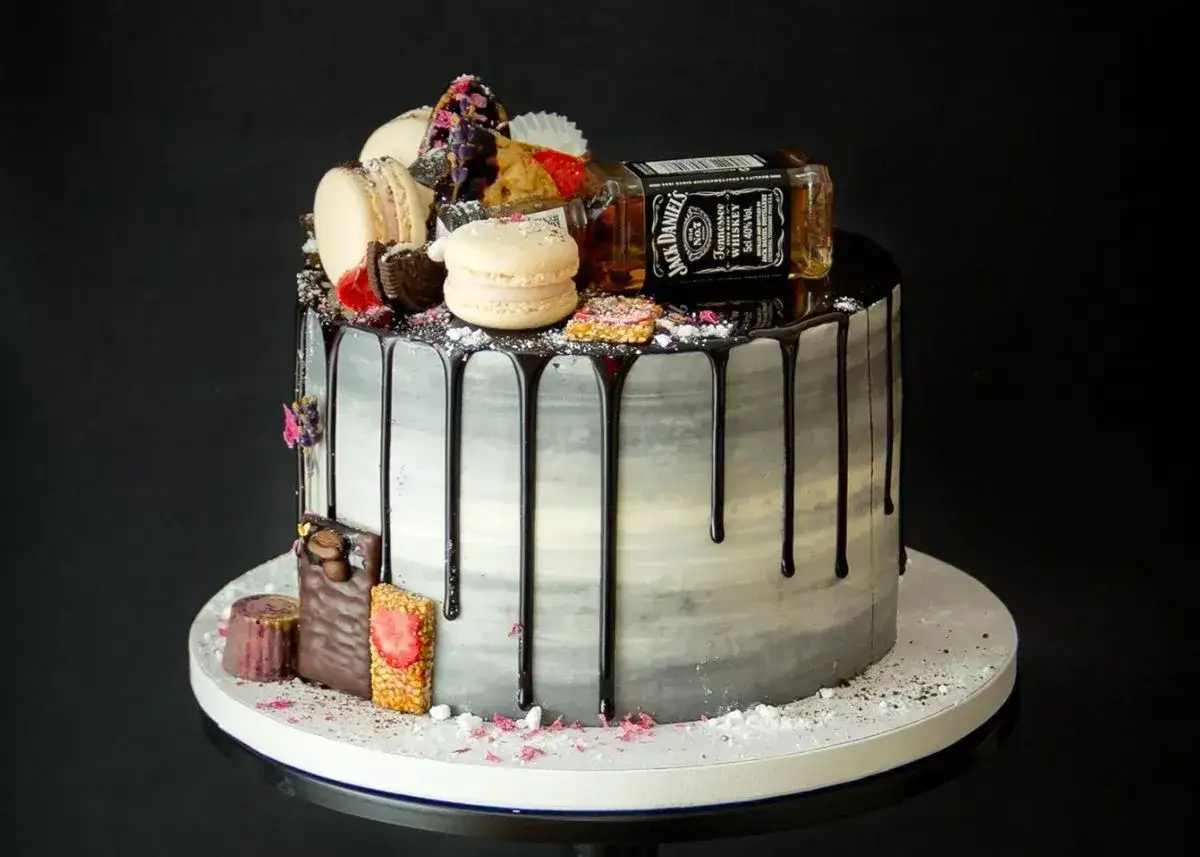 Tort z butelek alkoholu: Kompletny poradnik DIY. Zaskocz!