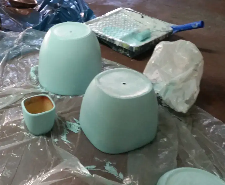 Jakie farby wybrać do malowania donic ceramicznych, aby trwały?