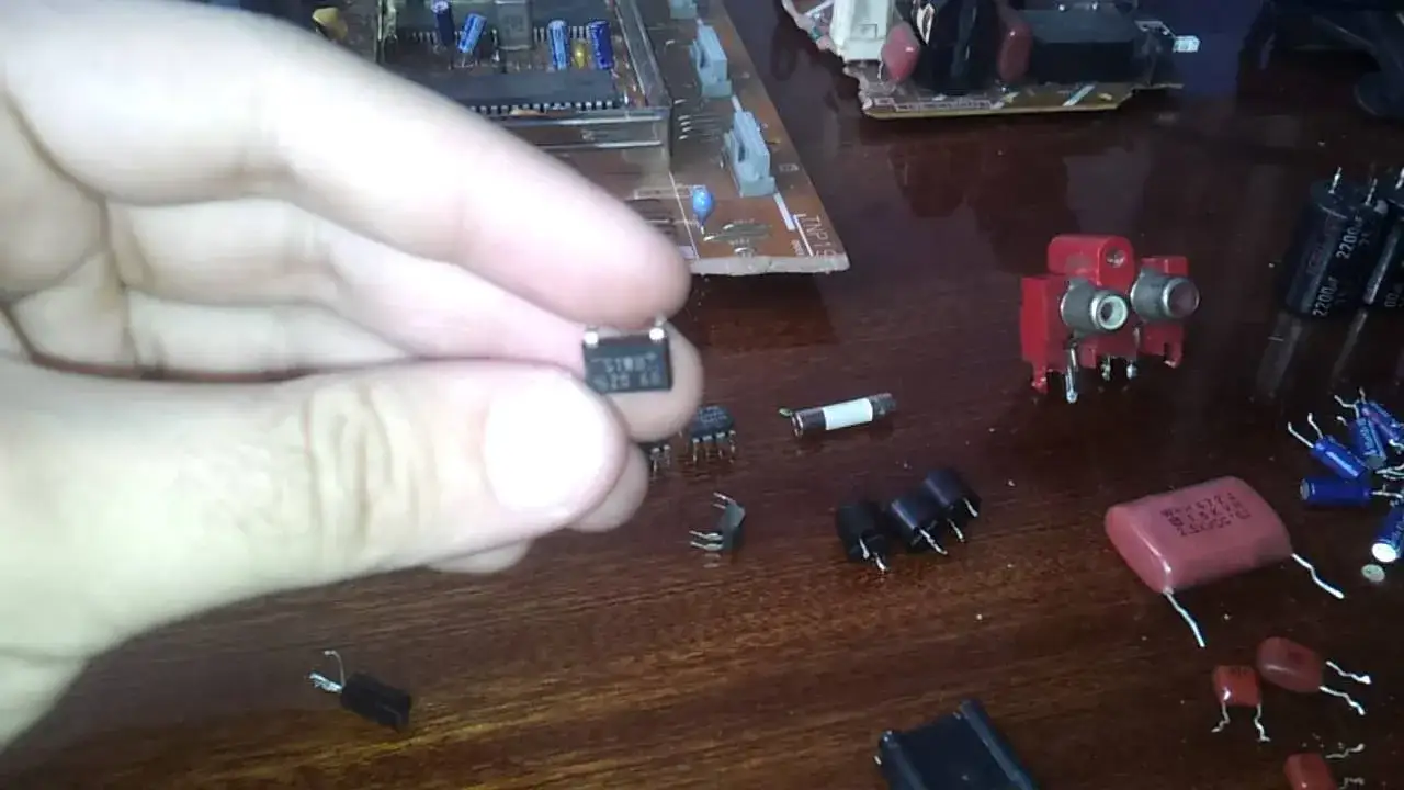 Co można odzyskać z telewizora LCD? Cenne elementy do recyklingu