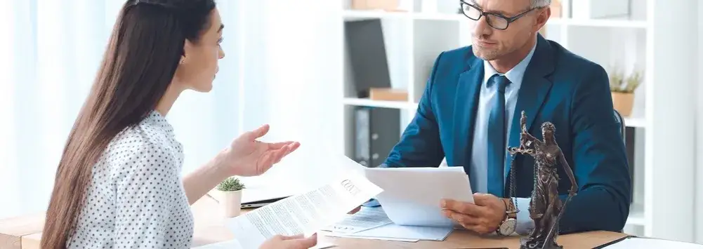 Czy komornik może odstąpić od egzekucji? Sprawdź swoje prawa i możliwości