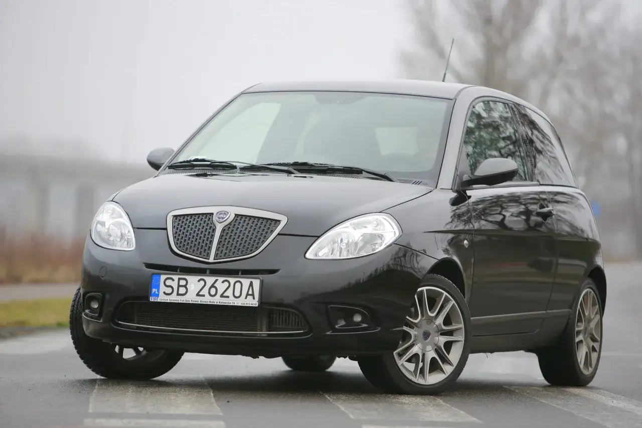 Lancia Ypsilon: Pojemność zbiornika paliwa 40L i realny zasięg