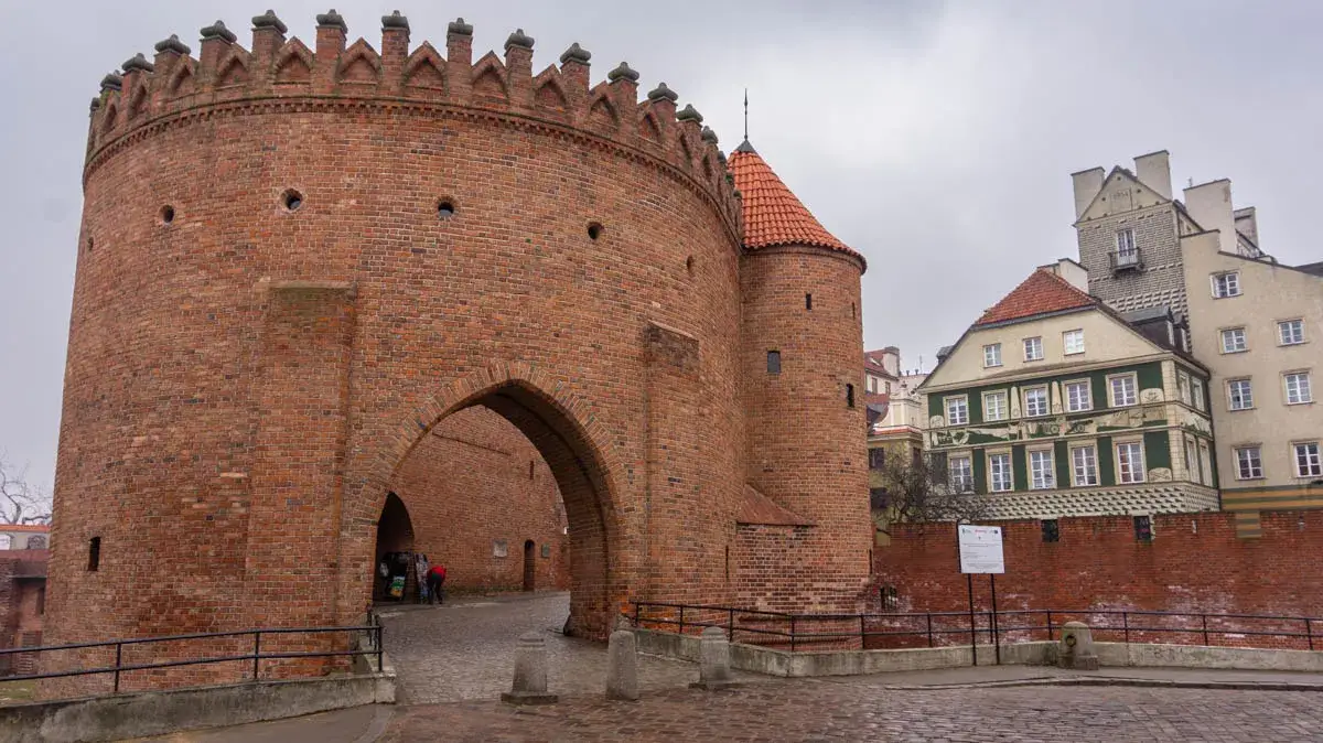 Stare Miasto Warszawa atrakcje, które musisz zobaczyć i odwiedzić