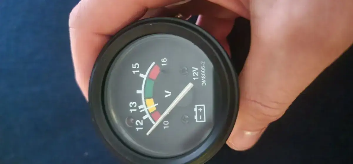 Jak podłączyć woltomierz w ciągniku - uniknij najczęstszych błędów