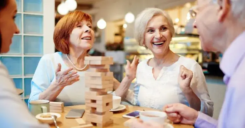 Czym zająć seniora w domu? 10 pomysłów na ciekawe aktywności