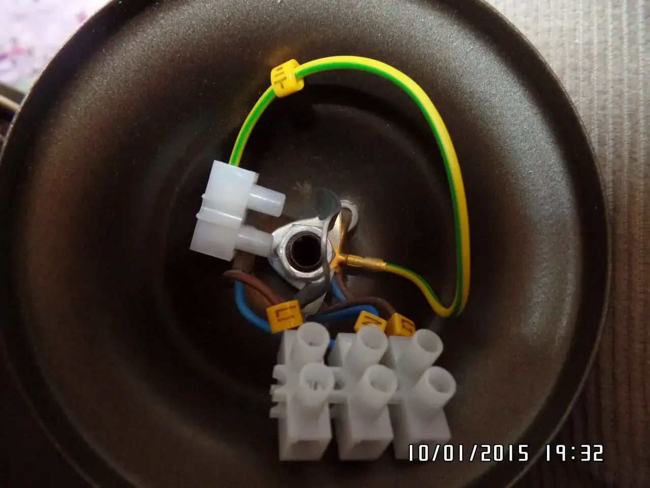 Podłącz kabel 4-żyłowy z 3-żyłowym: Uniknij błędów, zrób to sam!