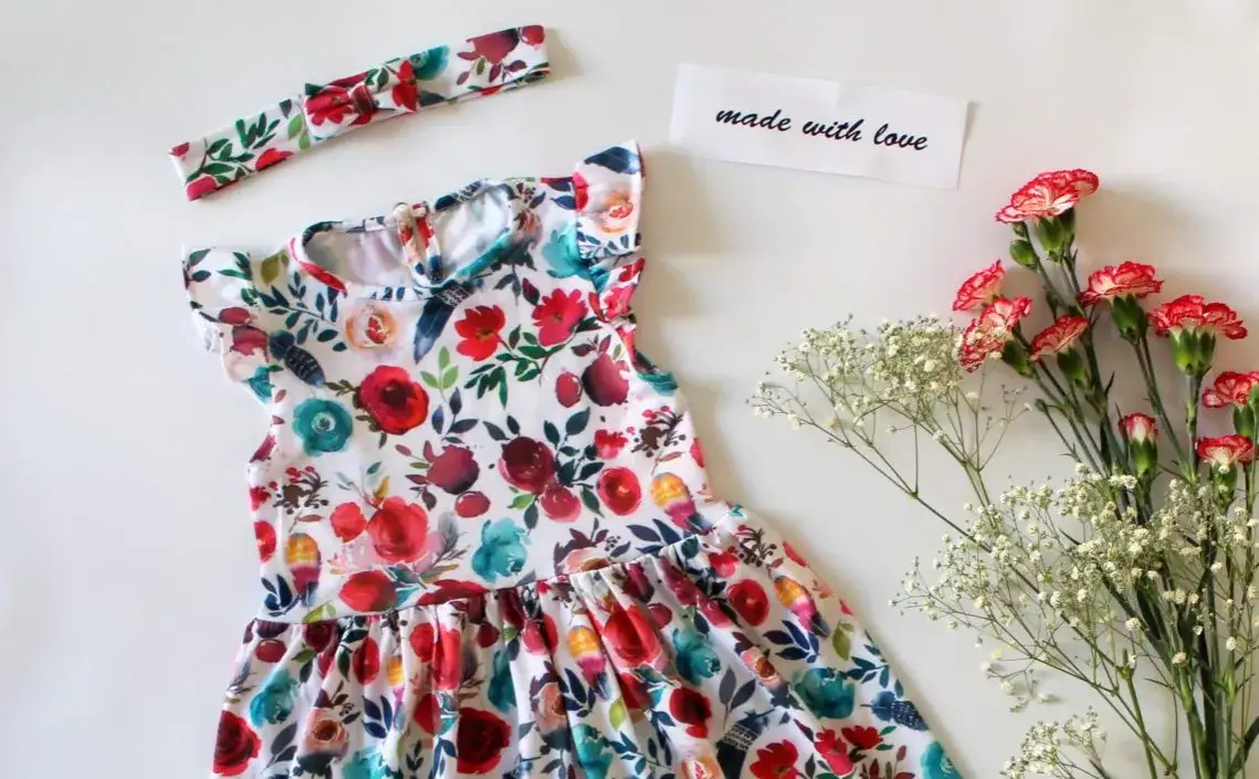 Jak uszyć sukienkę dla dziewczynki - proste kroki i porady