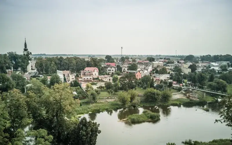 Uniejów atrakcje: Odkryj najciekawsze miejsca i aktywności w mieście