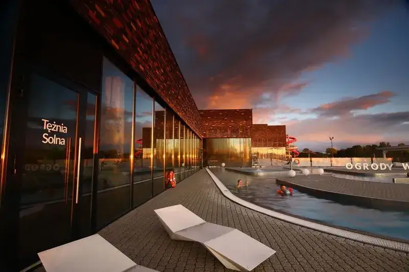 Termy z hotelem w Polsce: Najlepsze kompleksy termalne 2025