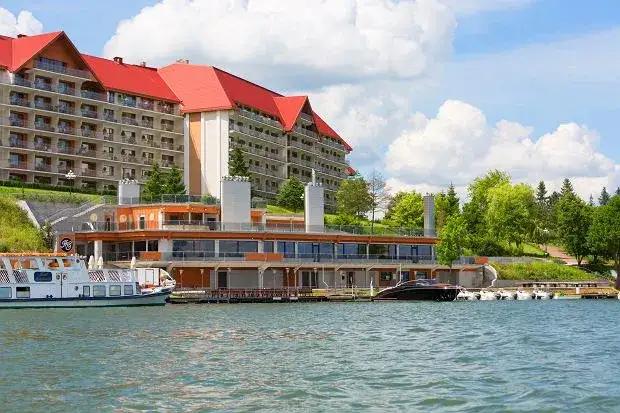 Hotel Gołębiewski w Mikołajkach – Kiedy powstał i jego historia