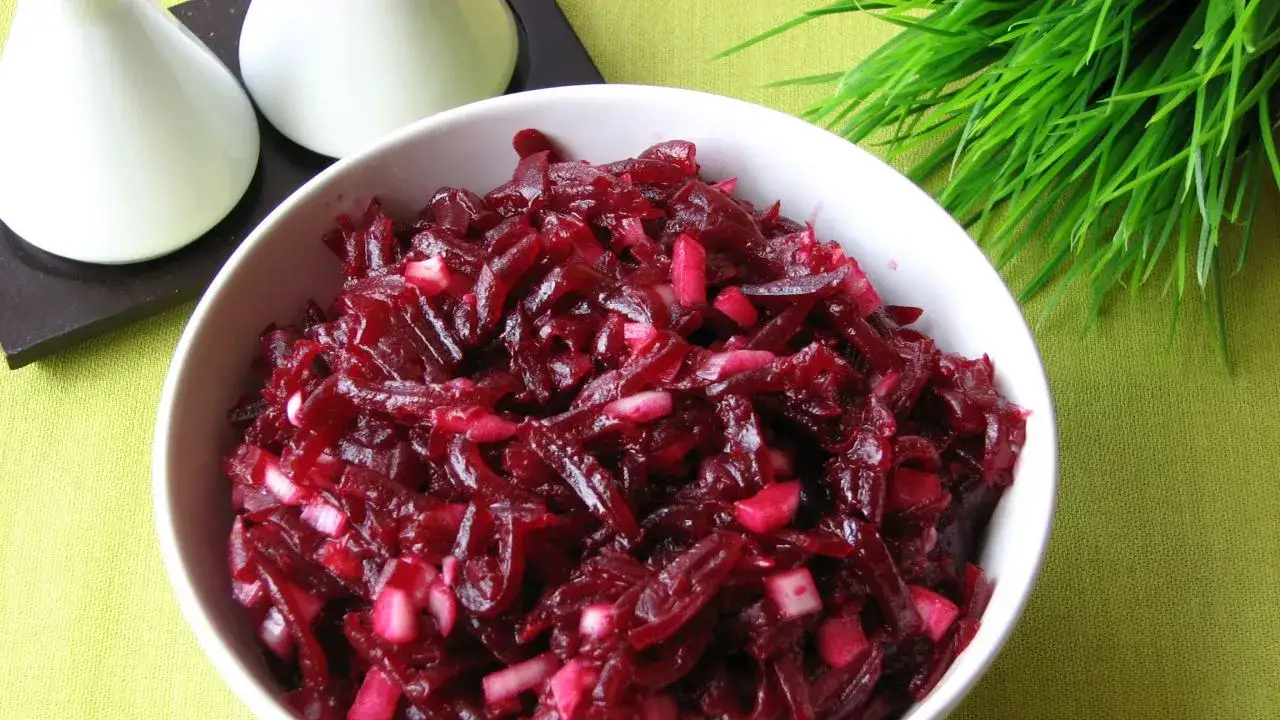 Jak zrobić sałatkę z buraków czerwonych - pyszne przepisy i porady zdrowotne