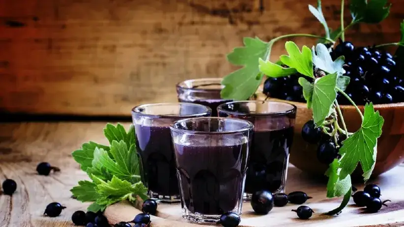 Czy sok z czarnej porzeczki jest zdrowy? Odkryj jego niesamowite korzyści