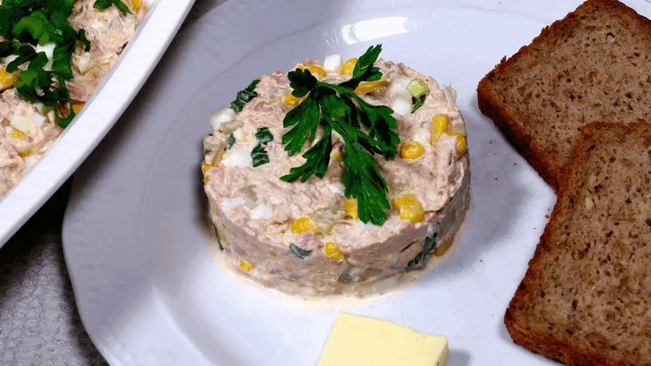 Jak zrobić sałatkę z tuńczykiem i jajkiem w 15 minut bez wysiłku