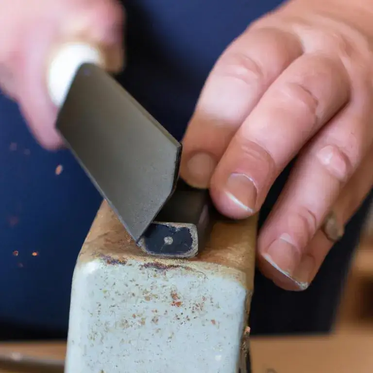 Co to strop? Poznaj tajniki ostrzenia noży i narzędzi