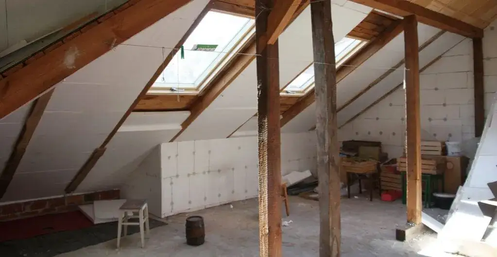 Ile kosztuje adaptacja poddasza? Poznaj ukryte wydatki i oszczędności