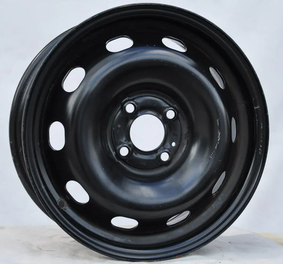 Jakie felgi do Renault Clio 2 – uniknij drogich błędów przy wyborze