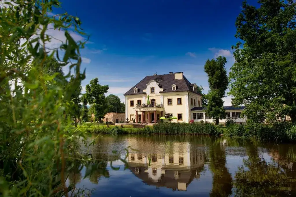 Pałac na wodzie w Jeleniej Górze: luksusowy nocleg z historią w tle