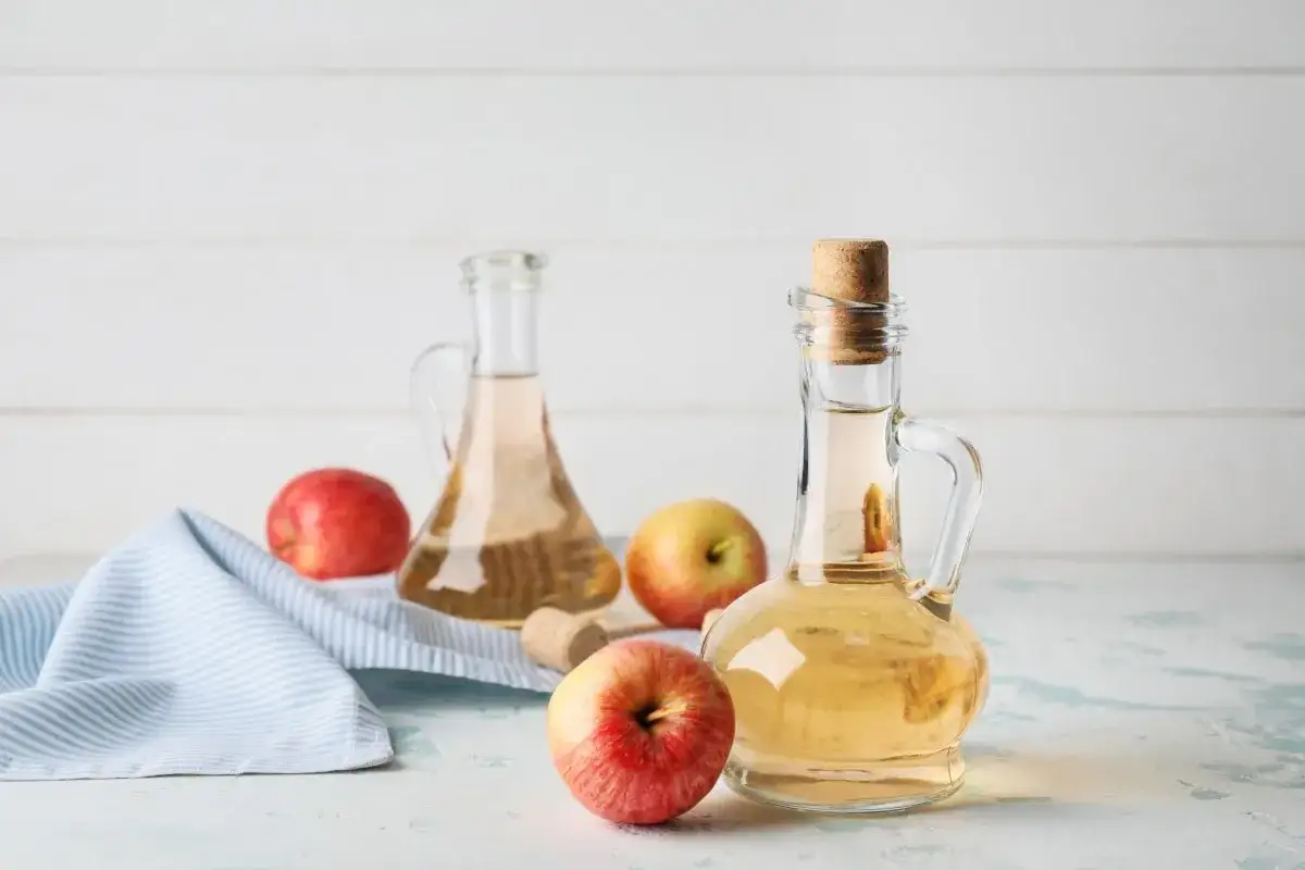 Czy ocet jabłkowy naprawdę odchudza? Fakty, skutki uboczne i porady