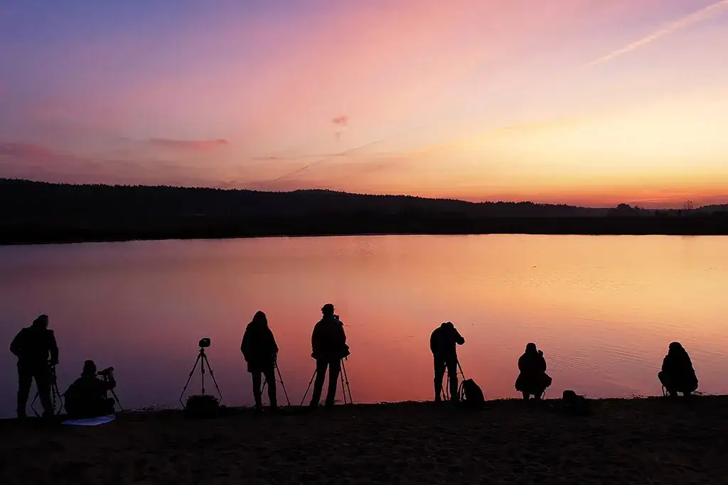 Bezlusterkowiec kontra lustrzanka: który aparat naprawdę wybrać?