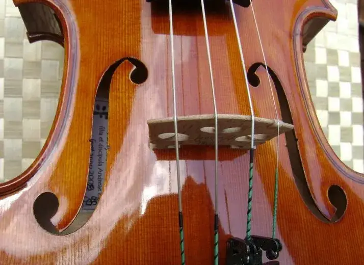 Jak założyć struny do skrzypiec - uniknij najczęstszych błędów i zyskaj pewność