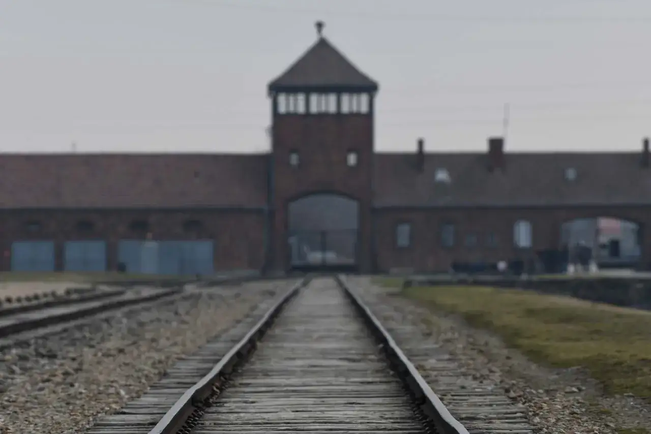 Dlaczego Auschwitz jest na liście UNESCO? Poznaj szokujące powody