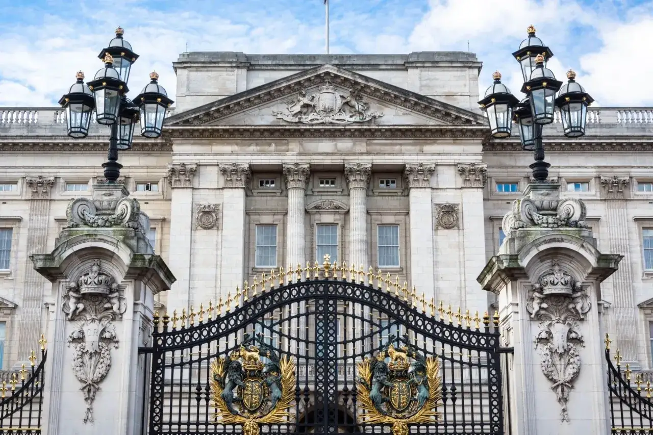 Zwiedzanie Pałacu Buckingham: wszystko co musisz wiedzieć przed wizytą