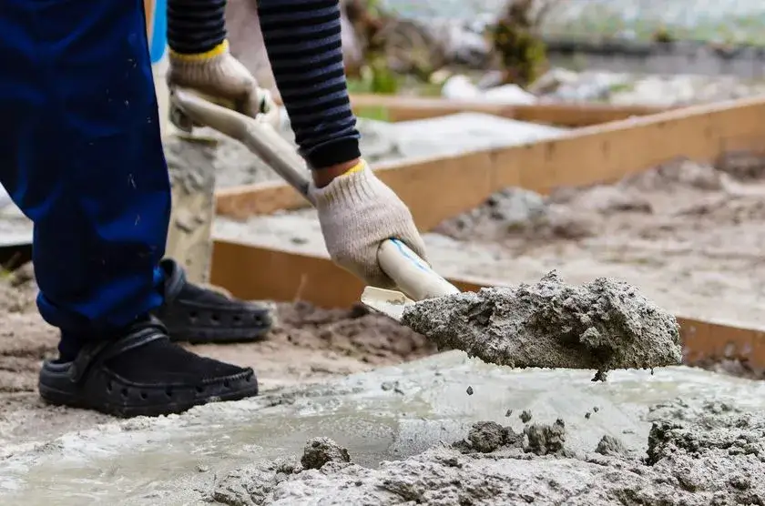 Ile kosztuje cement w Castoramie? Ceny cementu i porady zakupowe