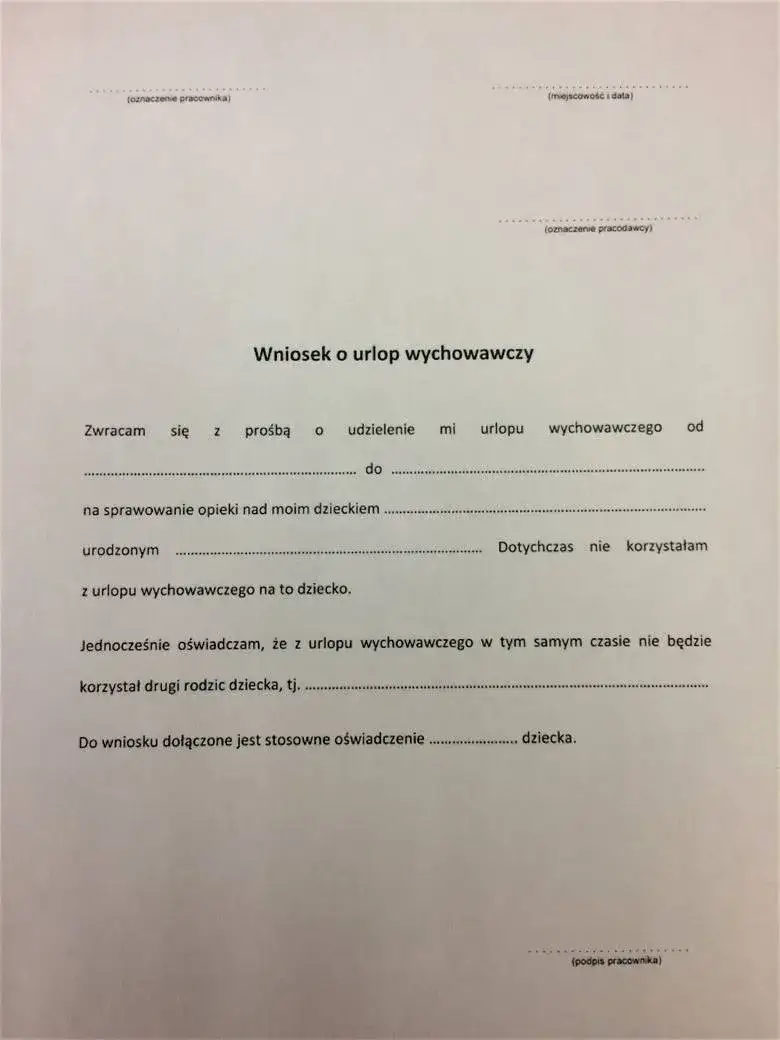 Czy na urlopie wychowawczym można pracować na cały etat? Sprawdź przepisy i konsekwencje