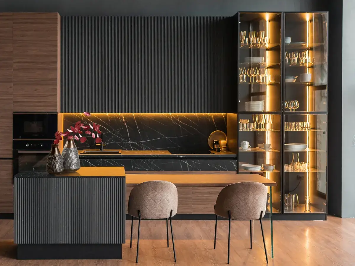 Co wstawić do witryny w salonie, aby zachwycić gości i ożywić wnętrze?