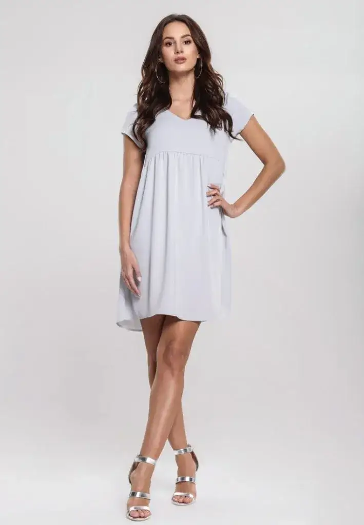 Jak dobrać idealny kolor butów do szarej sukienki? Porady i inspiracje