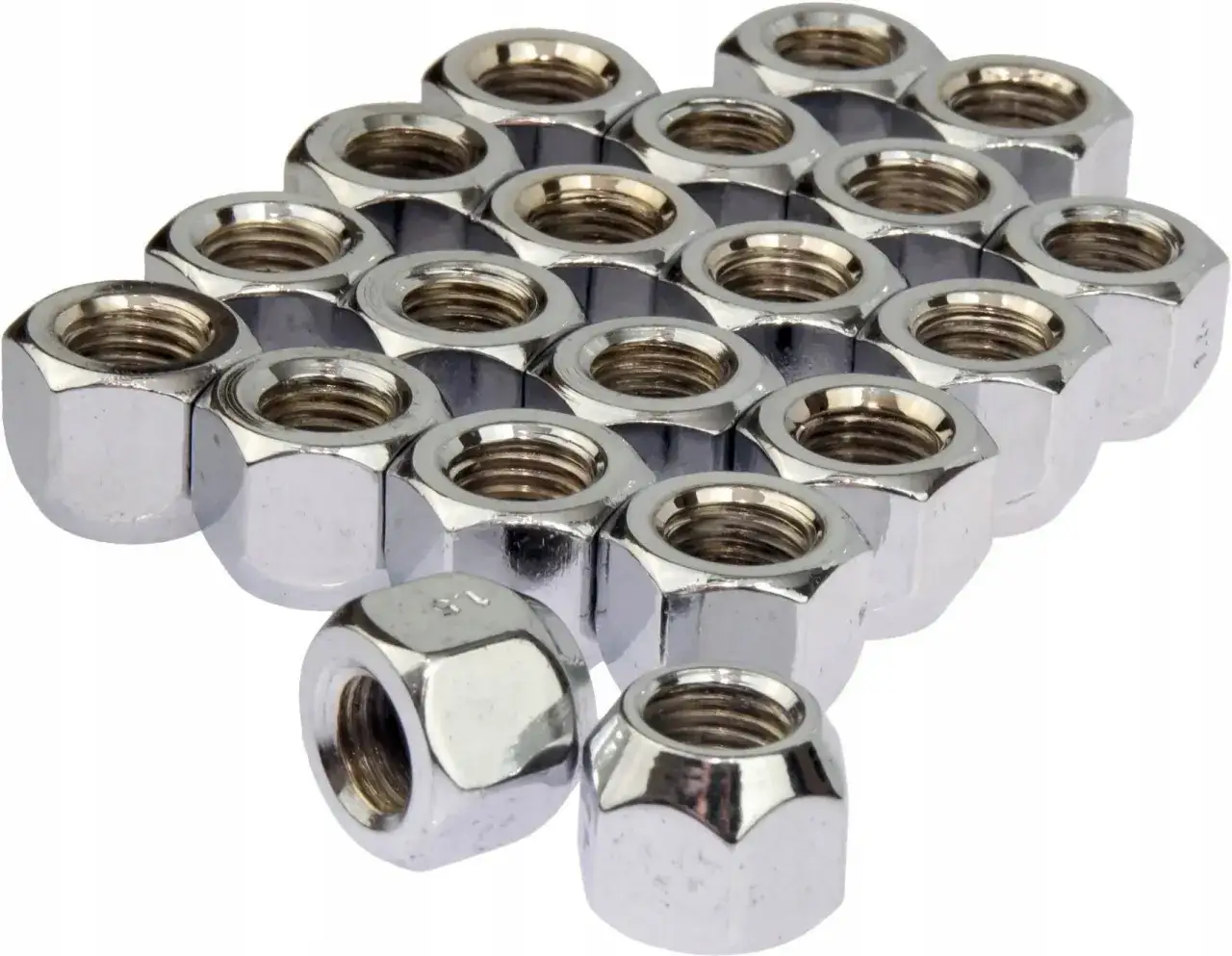 Jak wybrać odpowiednie nakrętki do felg stalowych i uniknąć błędów montażowych