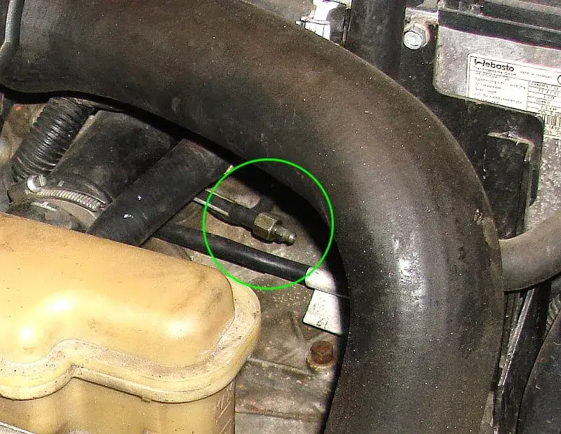 Jak odpowietrzyć sprzęgło Land Rover Freelander - uniknij kosztownych błędów