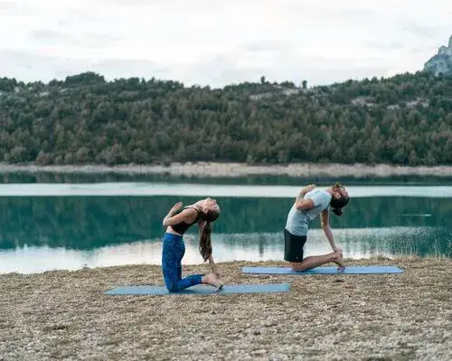 Czy od jogi się chudnie? Odkryj prawdę o odchudzaniu przez jogę