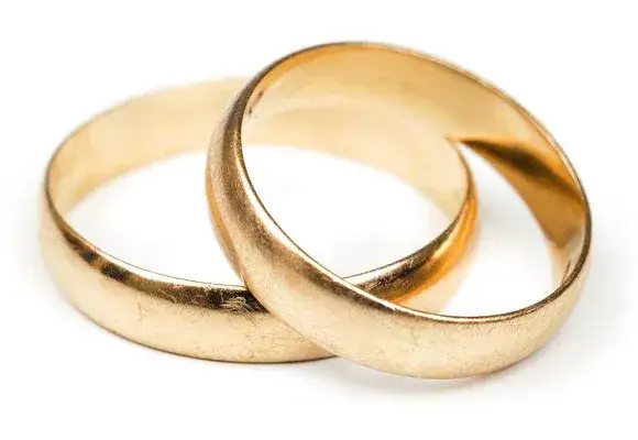 Czy obrączki się rysują? Sprawdź, jak dbać o ich trwałość